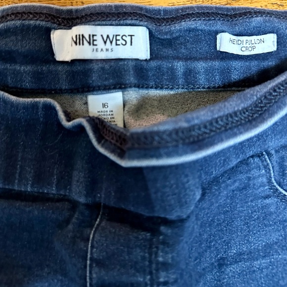 Nine West Pull-on Crop Jeans - Picture 2 of 5